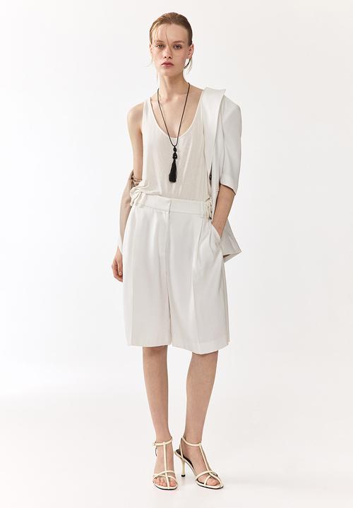 H&M - Tailored bermuda shorts - ivory