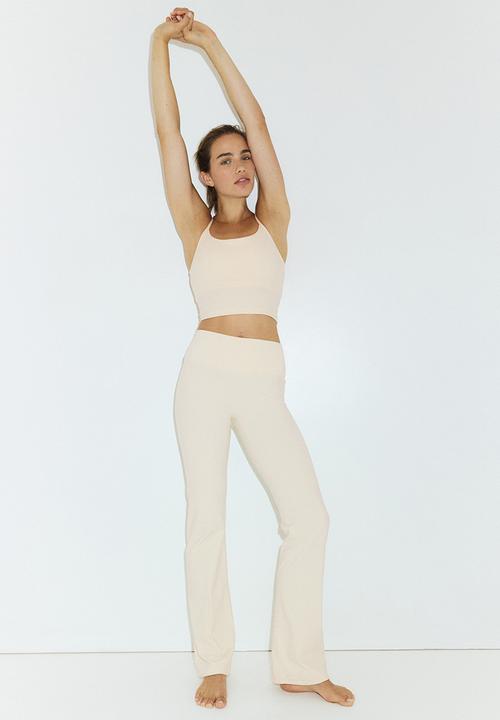 H&M - Medium support sports strappy top with softmove? - butter yellow