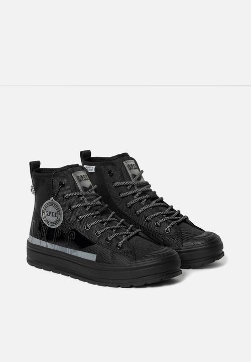 S.P.C.C - Surge Obscura Hi Sneakers  - Black/White