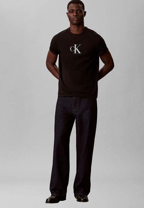 Calvin Klein - SS 30S DISTRESS MONOGRAM GRAPHIC TEE - Black