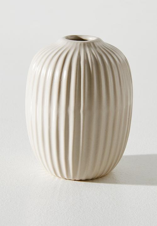 H&S - Embossed porcelain vase set of 3 - Cream