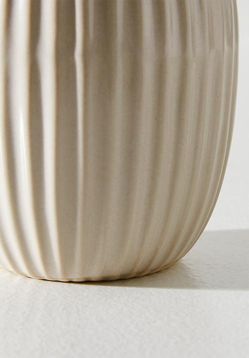 H&S - Embossed porcelain vase set of 3 - Cream