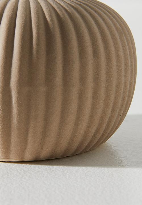 H&S - Embossed porcelain vase set of 3 - Taupe