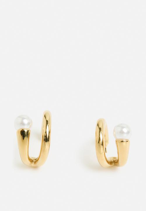 Zoe on Trend - Elegant Pearl Hoop Earrings - Gold