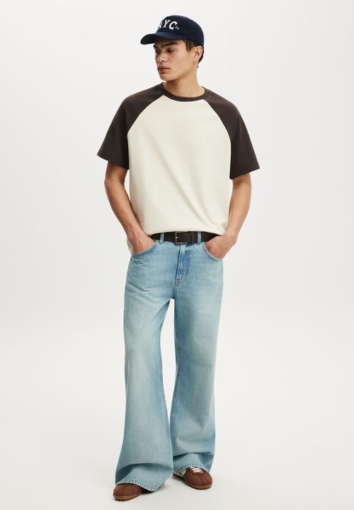 Cotton On - Box Fit T-shirt - Oat/Bitter Brown