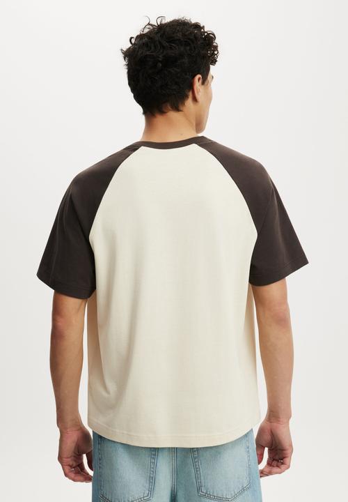 Cotton On - Box Fit T-shirt - Oat/Bitter Brown