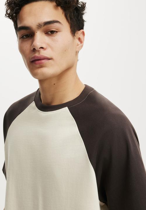 Cotton On - Box Fit T-shirt - Oat/Bitter Brown
