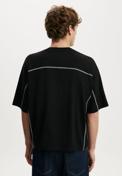Cotton On - Cropped Fit Graphic T-shirt - Washed Black/Service