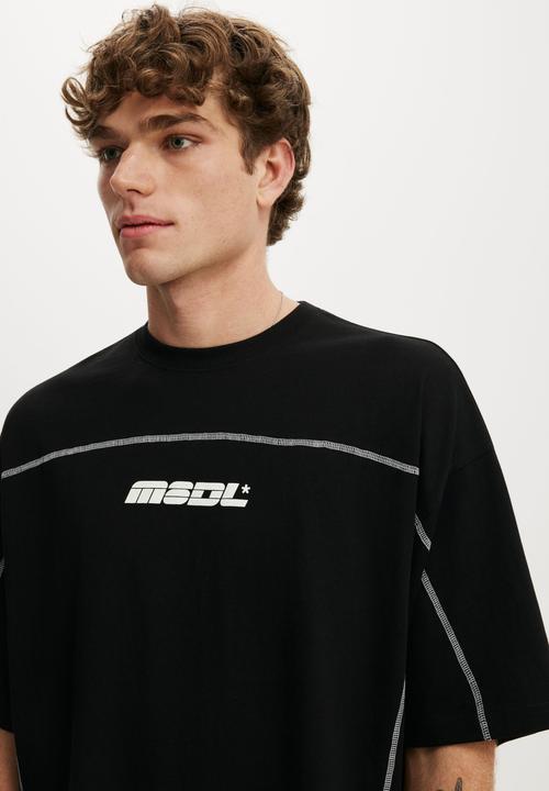 Cotton On - Cropped Fit Graphic T-shirt - Washed Black/Service