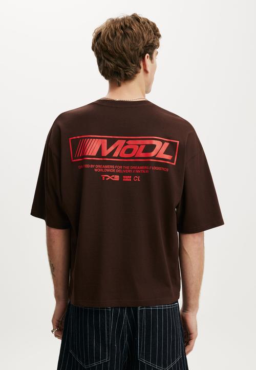 Cotton On - Cropped Fit Graphic T-shirt - Dark Oak/Global
