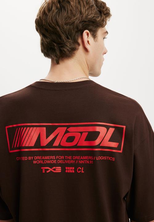 Cotton On - Cropped Fit Graphic T-shirt - Dark Oak/Global