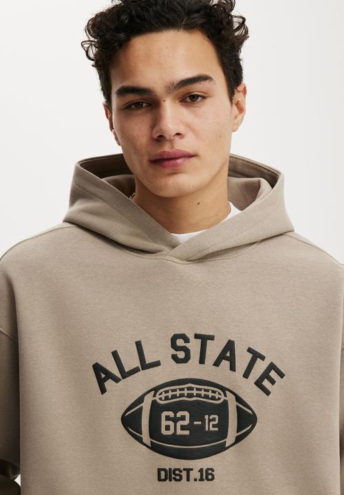 Cotton On - Box Fit Graphic Hoodie - Hazelnut/All State Football
