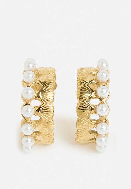 Zoe on Trend - Stylish Pearl Accent Earrings - Gold