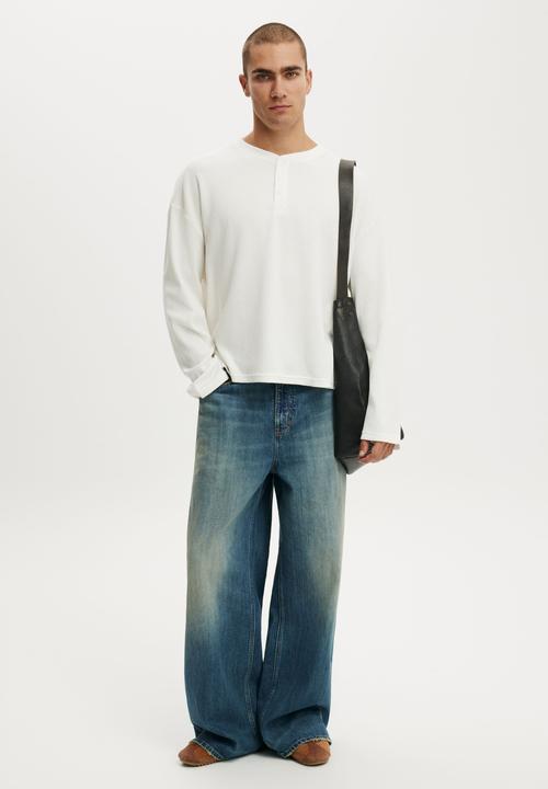 Cotton On - Relaxed Fit Textured Henley Long Sleeve - Vintage White Waffle