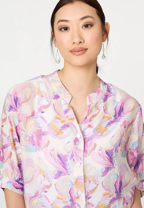 Stella Morgan - Half Sleeve Batwing Easy Wearing Printed Sheer Blouse With Back Button Stand Detail - Pink