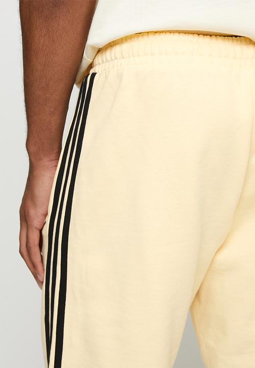 adidas Originals - 3-Stripe RT Short - Cream Warm Vanilla /Black