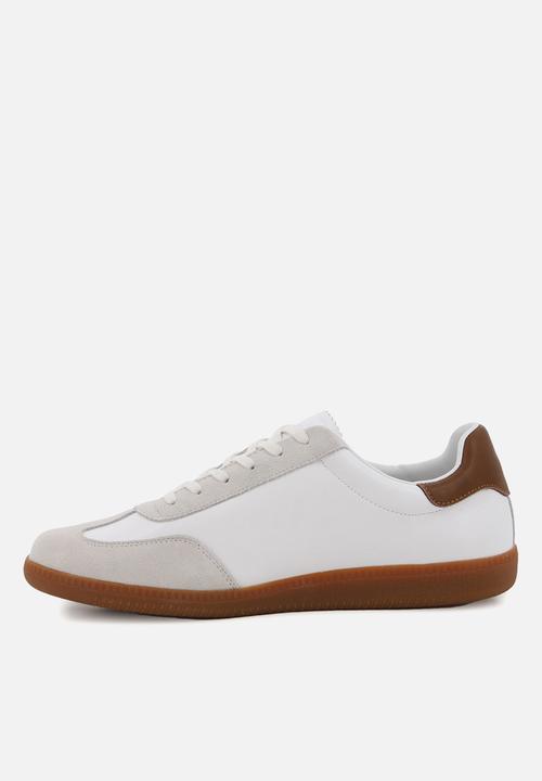 Hush Puppies - Freddy - Brown / White