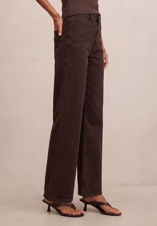 Forever New - Nicki mid-rise straight jeans in chocolate