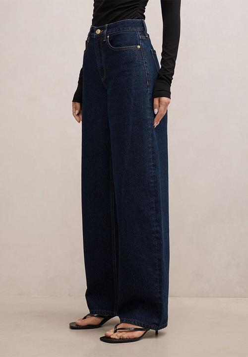 Forever New - Emma mid-rise barrel jeans in dark wash