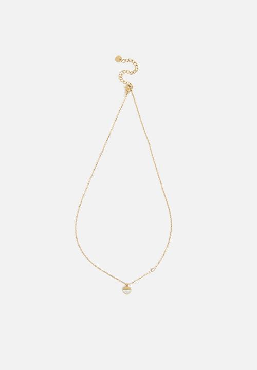 Zoe on Trend - Stylish Pendant Necklace - Gold
