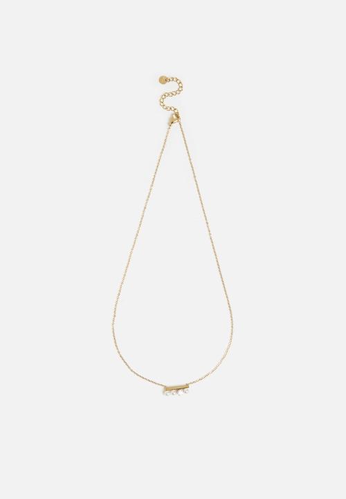 Zoe on Trend - Elegant Pearl Necklace - Gold