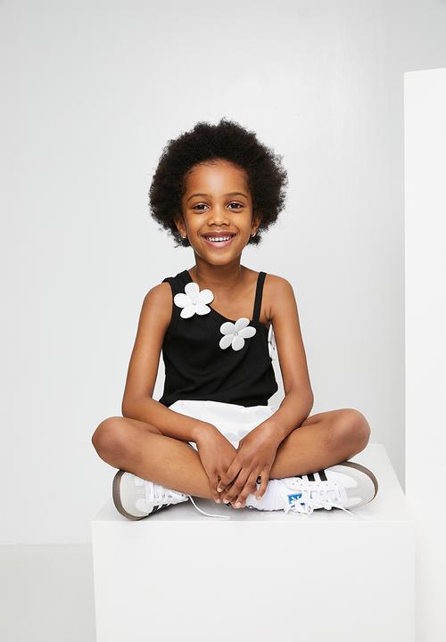 Pop Candy - Floral applique one shoulder tee with shorts - black/white