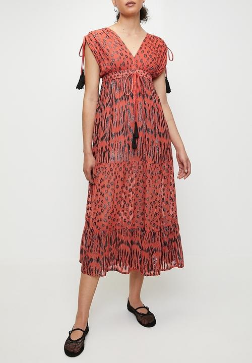 Stella Morgan - V-neck Maxi a-line Dress with ruched waist - Red