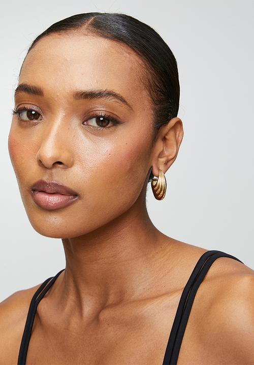 Zoe on Trend - Bold Statement Earrings - Gold
