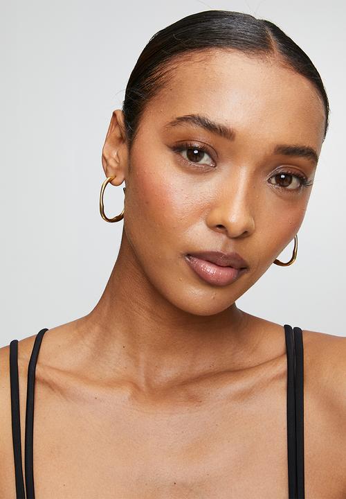 Zoe on Trend - Modern Hoops With A Twist - Gold