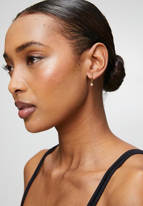 Zoe on Trend - Dangle Hoop Earrings - Gold