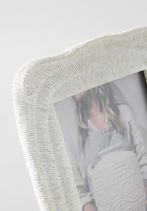 Sixth Floor - Textured resin Photo Frame White 13x18cm