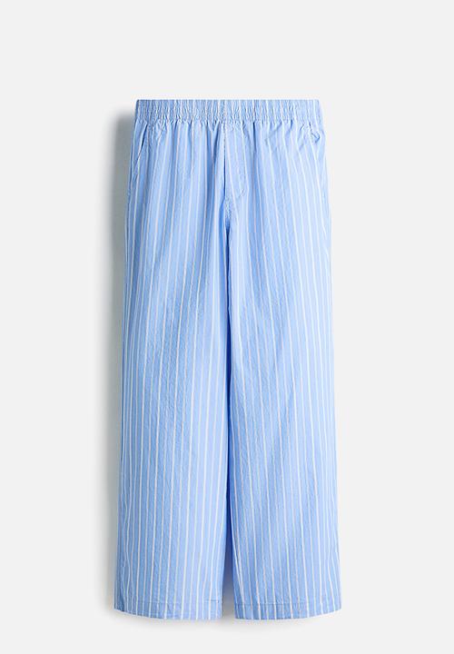 H&M - Relaxed fit trousers - light blue/striped