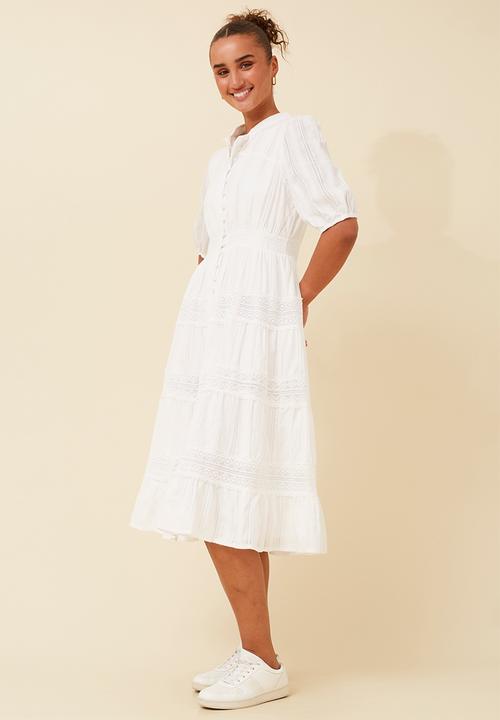 Izabel London - Half Sleeve With Elastic Button Through Tiered Dress With Lace At Each Tier - White