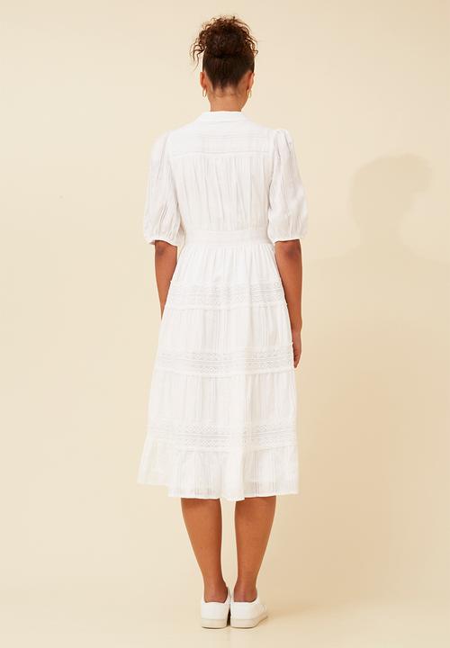 Izabel London - Half Sleeve With Elastic Button Through Tiered Dress With Lace At Each Tier - White