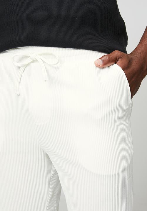 Brave Soul - Nikolaib Short - Cream