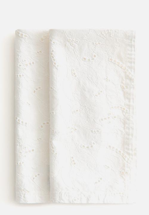 H&M - 2 Pack broderie anglaise napkins - white