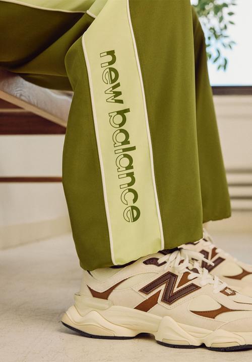 New Balance  - New Balance Trackside Woven Pant - green