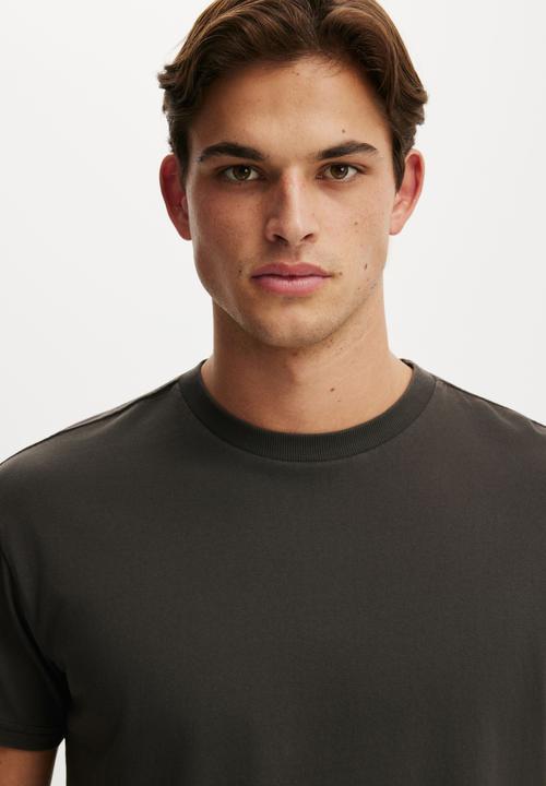 Cotton On - Fitted T-Shirt-Bitter Brown