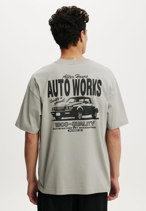 Cotton On - Box Fit Graphic T-Shirt  - Overcast Grey / Auto Works