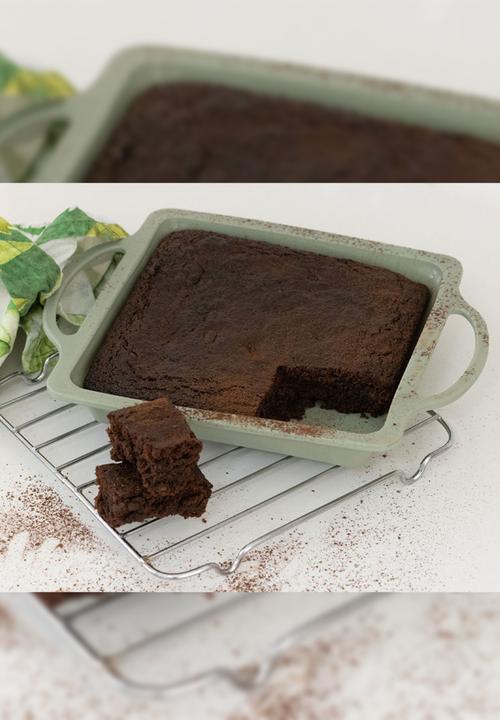Home Classix - Home Classix Silicone Square Cake Pan With Solid Handle - medium green