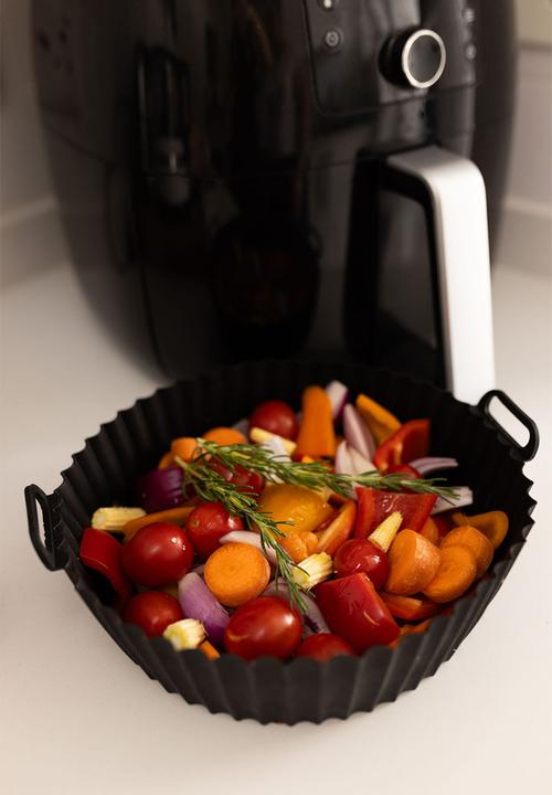 Home Classix - Home Classix Large Silicone Air fryer Pan - 22.6x22.6x6.6cm