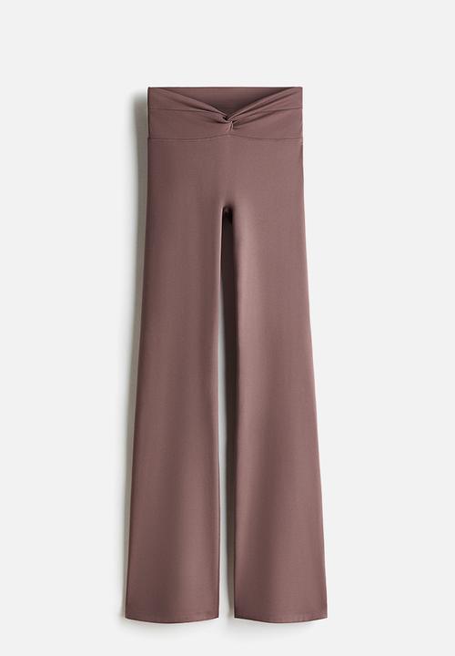 H&M - Flared yoga leggings with softmove™ - light truffle