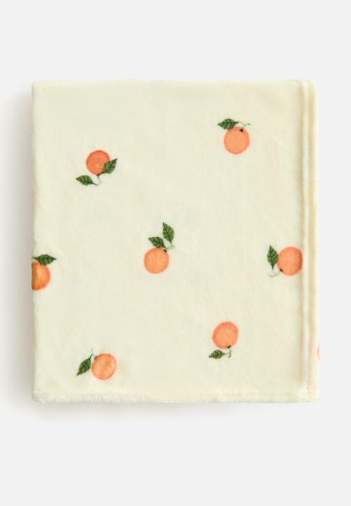 H&M - Patterned fleece blanket - light yellow/oranges