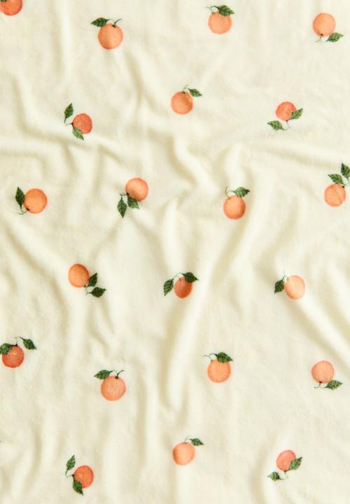 H&M - Patterned fleece blanket - light yellow/oranges