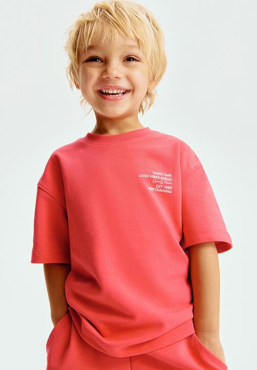 H&M - 2-piece t-shirt and sweatshorts set - red/game time