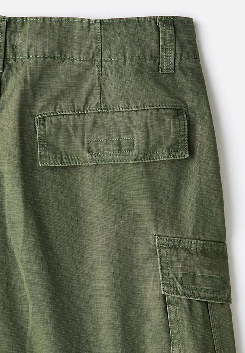 H&M - Loose fit cotton cargo shorts - khaki green