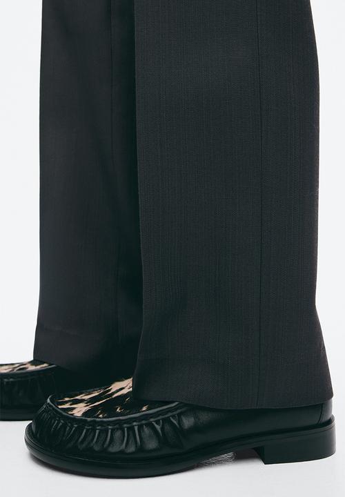 H&M - H&M Atelier: Leather loafers - black/cowhide print