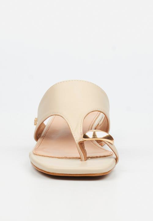 Miss Black - Joanna 1 gold trim low block heel - natural