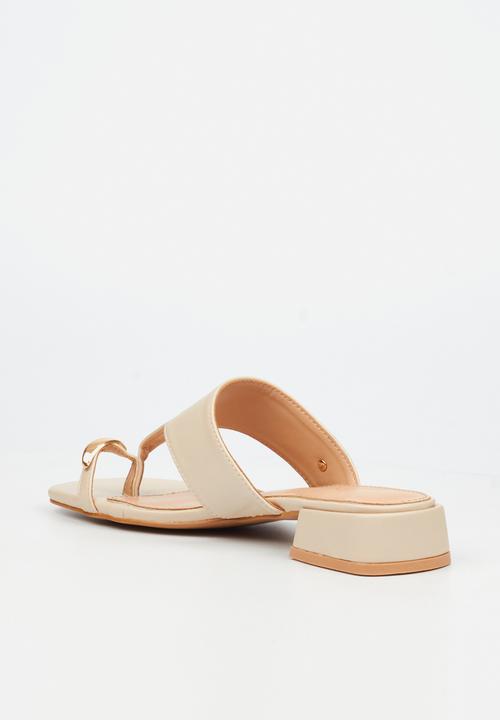 Miss Black - Joanna 1 gold trim low block heel - natural