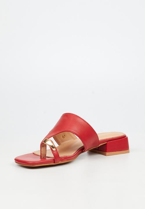 Miss Black - Joanna 1 gold trim low block heel - red